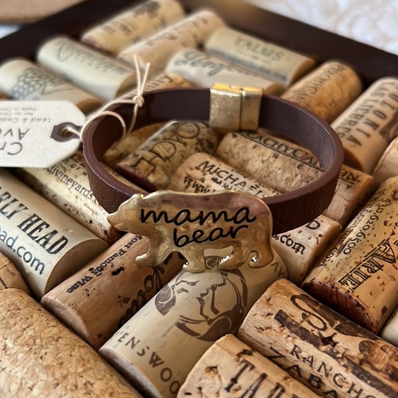 Mama Bear Magnetic Bracelet - Picture 5 of 9